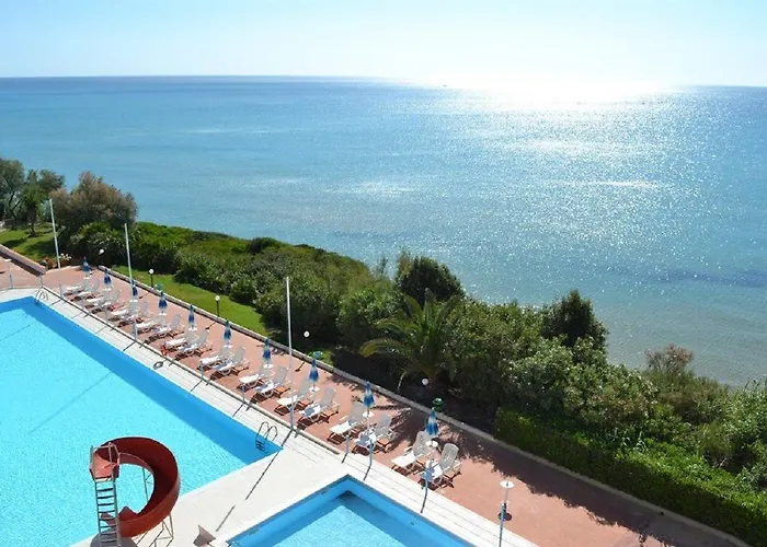 Club Helios Hotell 3*